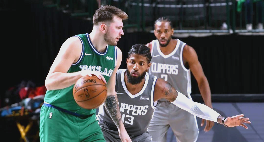 包含东契奇狂砍波尔津吉斯分，黄蜂迎来新赛季高光！的词条